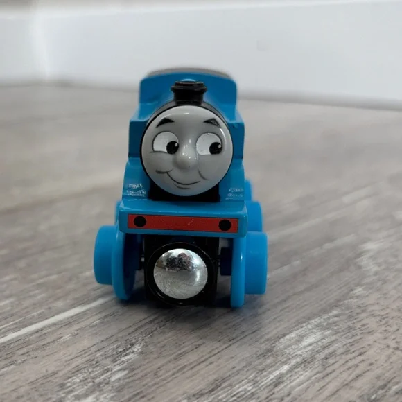 Wooden Thomas - Picture 3 of 8